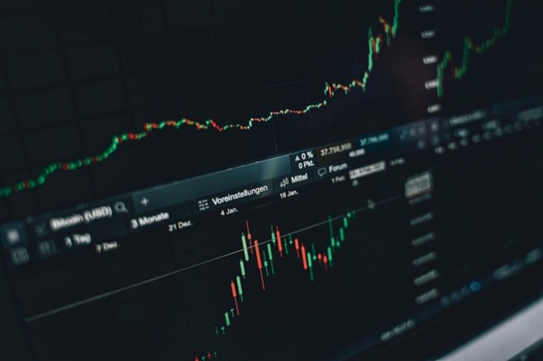 كيف تختار منصة التداول المناسبة لمستواك الاستثماري؟